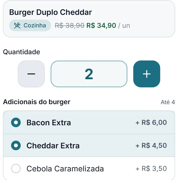 Garçom lançando um pedido com adicionais no celular pelo Abacus